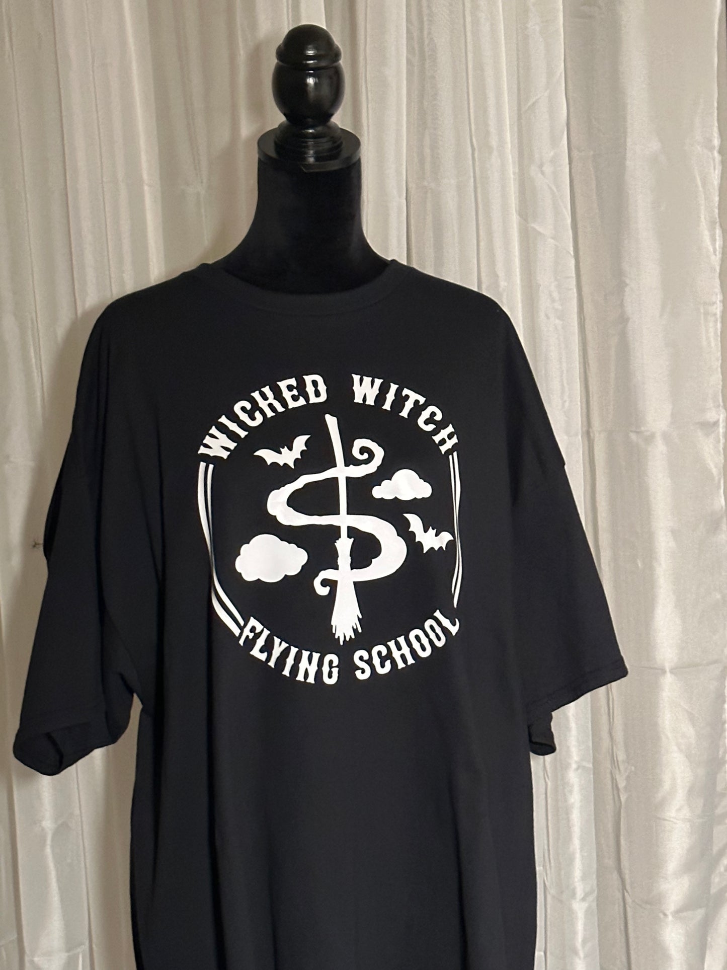 T-shirt "Wicked Witch Flying School"